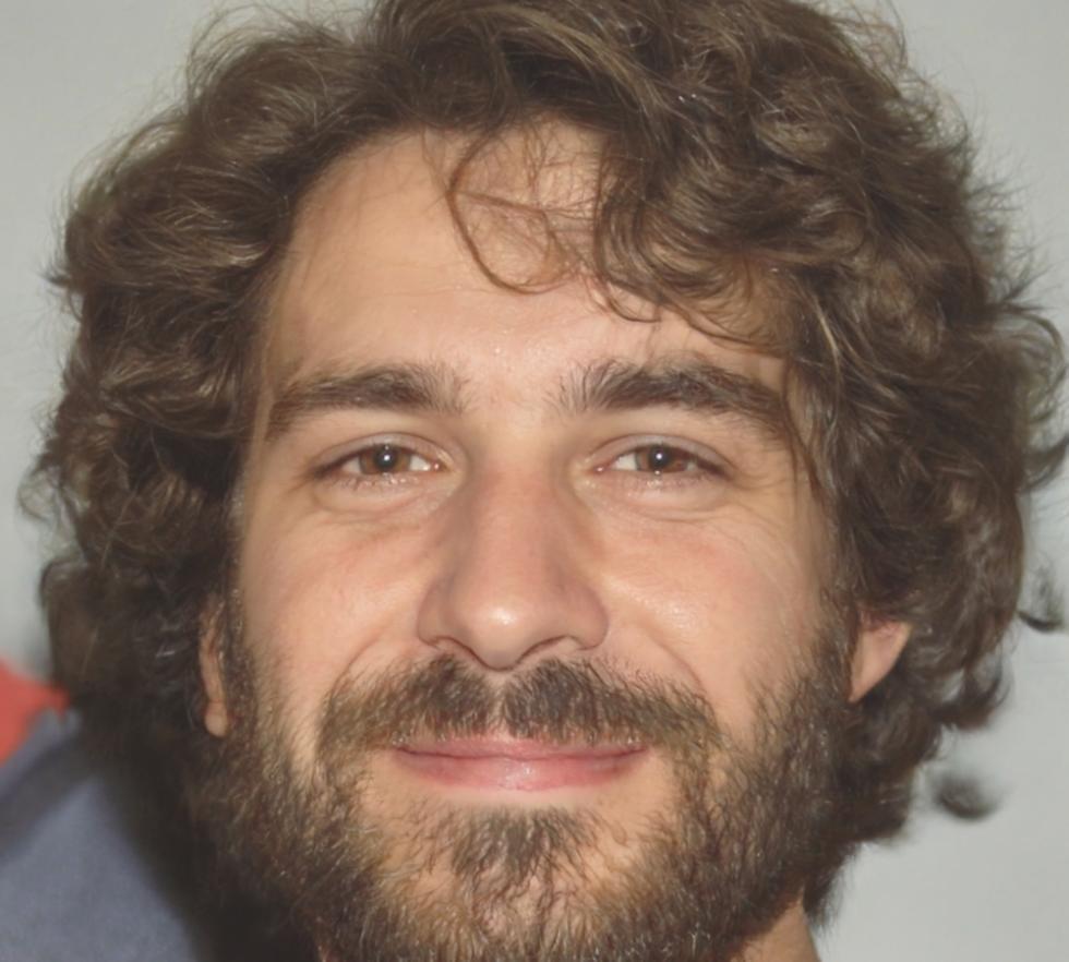 Instructor portrait of experienced SEO specialist